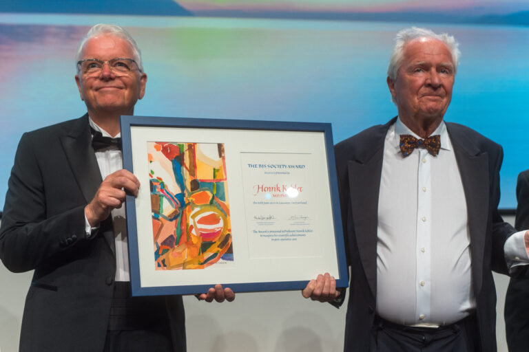 Professor Henrik Kehlet receiving the BJS Award